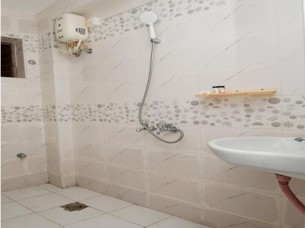 Oyo 9797 Hotel Vbee Plaza Thiruvananthapuram Dış mekan fotoğraf