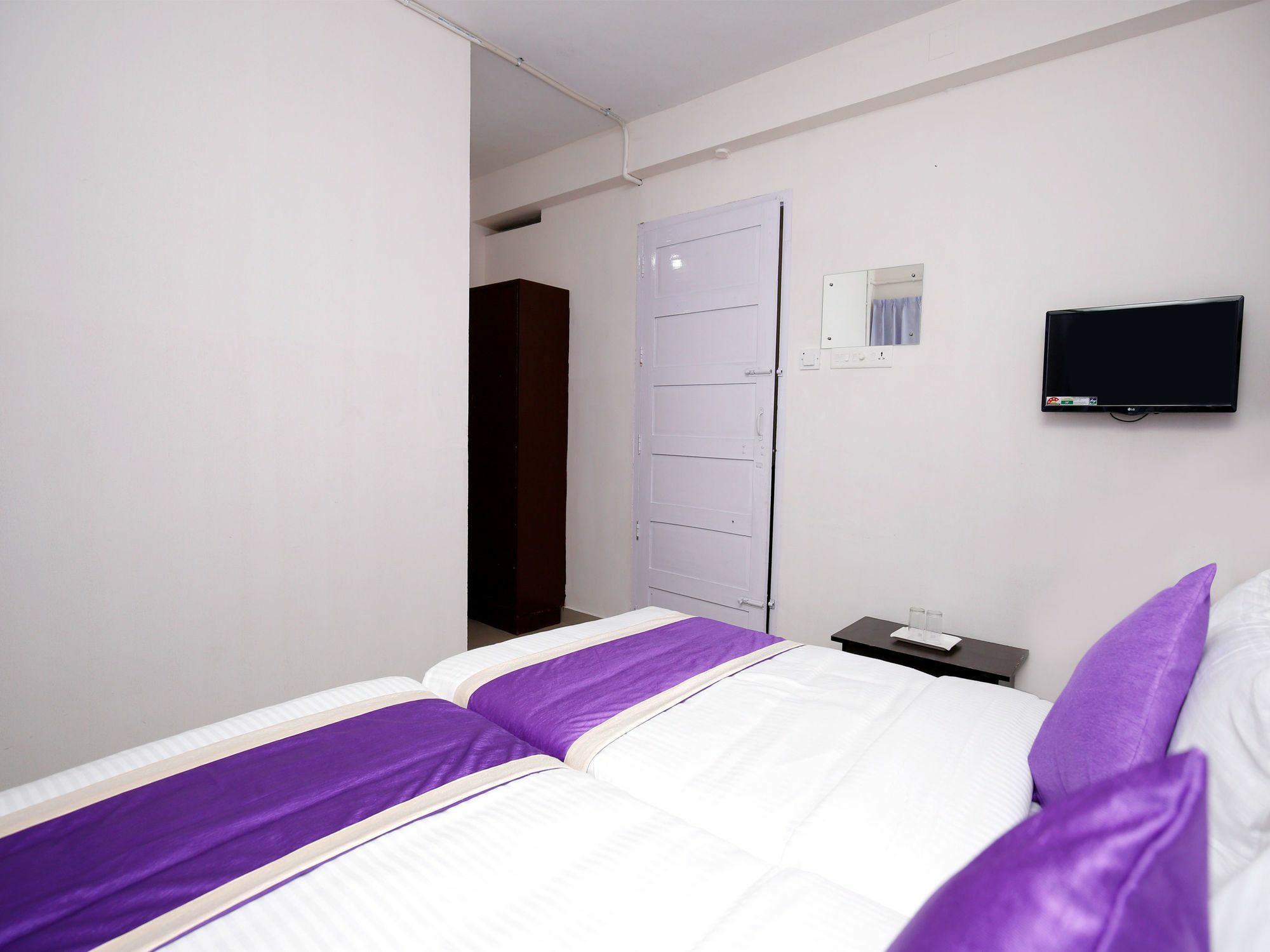 Oyo 9797 Hotel Vbee Plaza Thiruvananthapuram Dış mekan fotoğraf